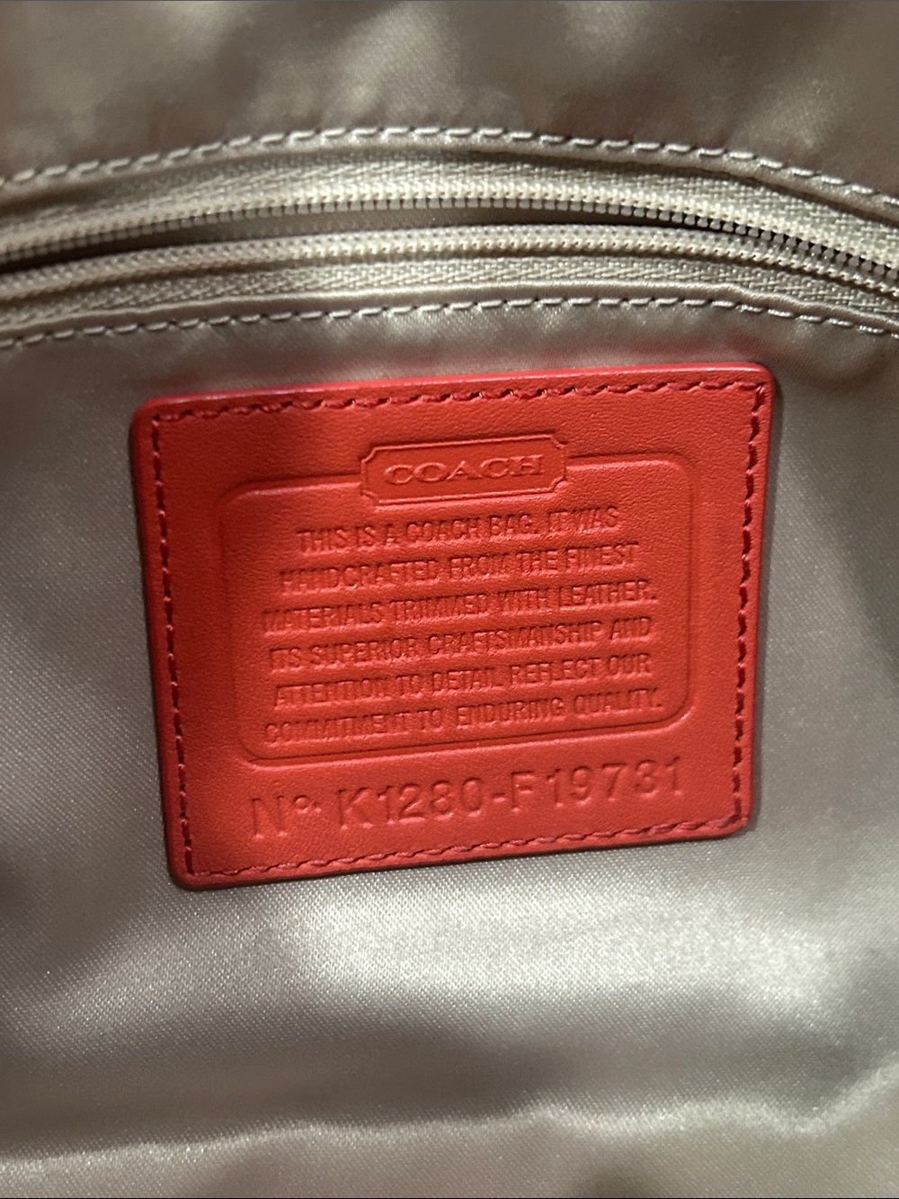 Coach Signature Hobo crossbody bag GUC - Picture 13 of 16